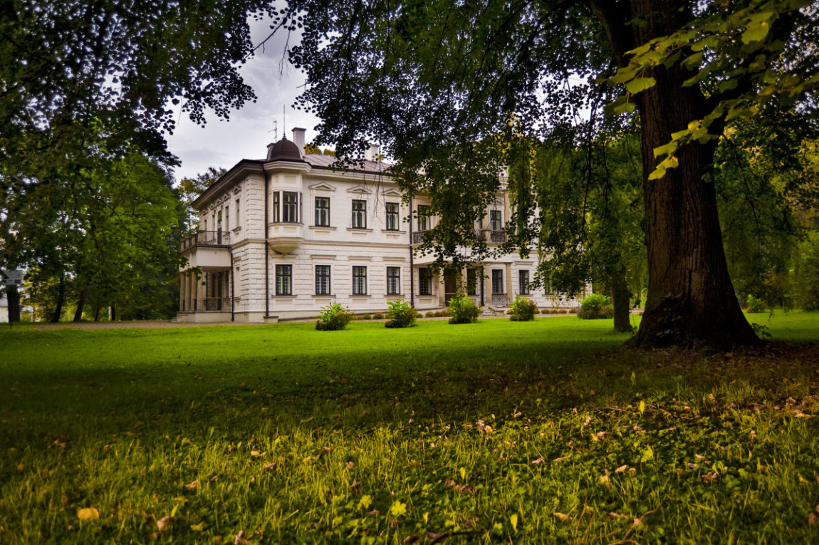 Dworek-w-Iwoniczu.jpg