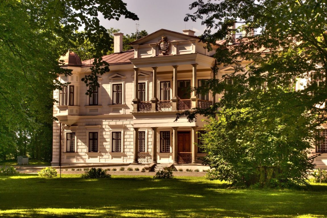 Pałac-w-zieleni.jpg