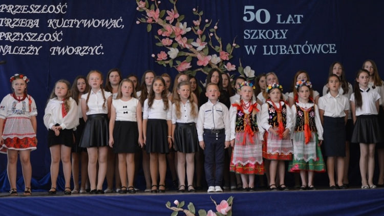 50-LECIE  SZKOŁY  W  LUBATÓWCE