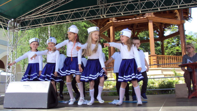 Przedszkolaki na scenie Festiwalu „Skrzacik”