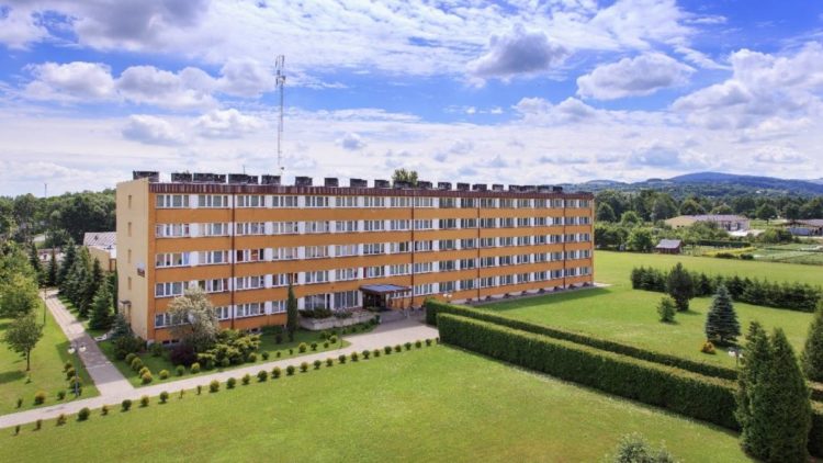 Oferta wynajmu internatu w Iwoniczu na obozy i kolonie letnie