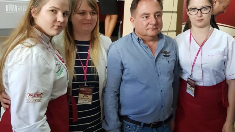 Klaudia Żebracka i Wioleta Sobolak   W finale  IV Międzynarodowego  Konkursu Kulinarnego   Małopolskie produkty regionalne i tradycyjne  ,,smak gościnności  2018”