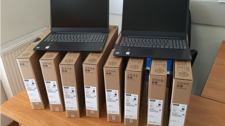 Kolejne 10 nowych laptopów dla szkół