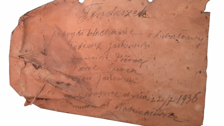 Remont kaplicy cmentarnej – odnaleziono kopertę datowaną na 22 lipca 1936 r.