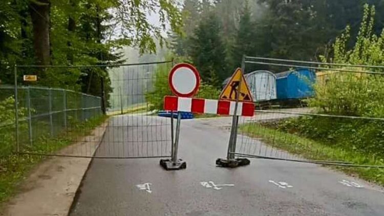 W związku z trwającymi pracami czasowo wyłączono al. Leśną z eksploatacji