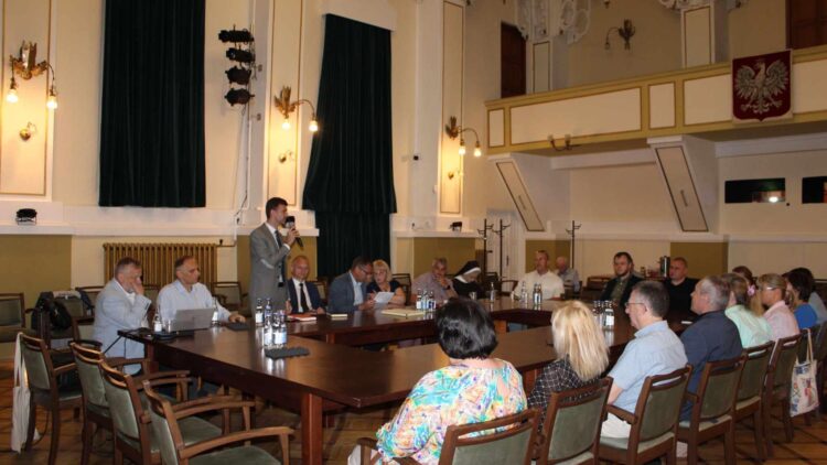 Pierwszy dzień warsztatów konsultacyjnych  dot. opracowania Strategii Rozwoju Ponadlokalnego Uzdrowiskowych Gmin Rymanów i Iwonicz-Zdrój na lata 2024-2030 za nami!