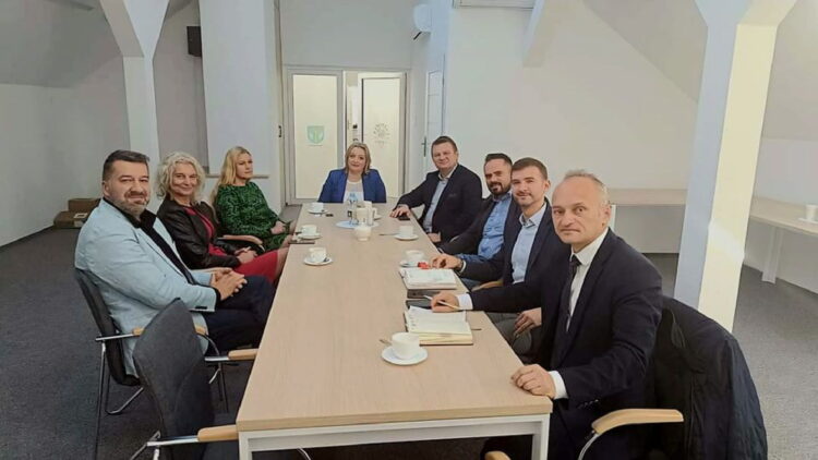 Spotkanie dotyczące współpracy między gminami uzdrowiskowymi w Latoszynie-Zdroju
