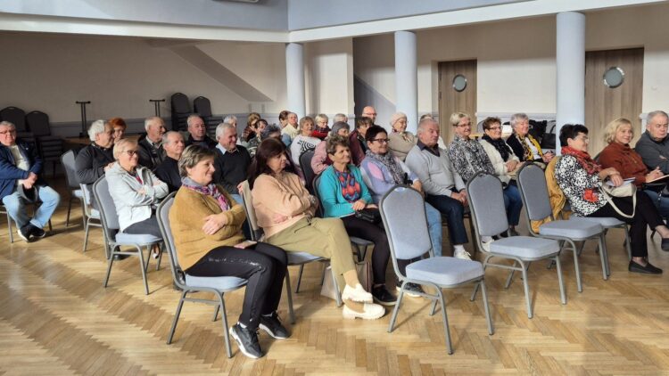 Seniorzy z Gminy Iwonicz-Zdrój na prelekcji o prawach osób starszych!