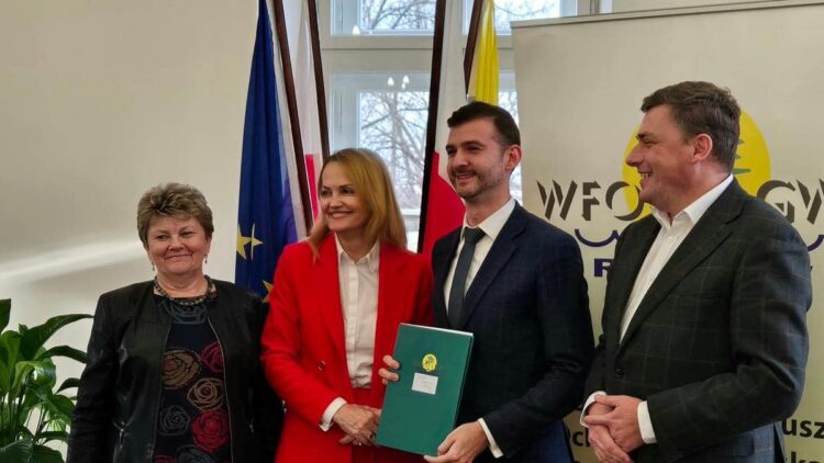 Uroczyste podpisanie umów na dofinansowanie zakupu sprzętu na poprawę zabezpieczenia ratowniczego
