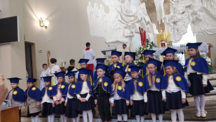 25-lecie Konsekracji Kościoła pw. Św. Iwona i Matki Bożej Uzdrowienia Chorych i 20-lecie nadania imienia św. Jana Pawła II Przedszkolu Gminnemu w Iwoniczu-Zdroju