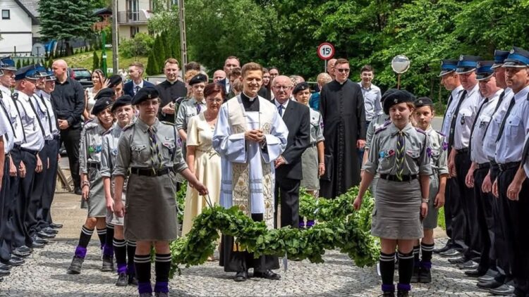 Uroczysta Procesja i Msza Święta Prymicyjna Ks. Krzysztofa Matusika w parafii w Lubatowej.