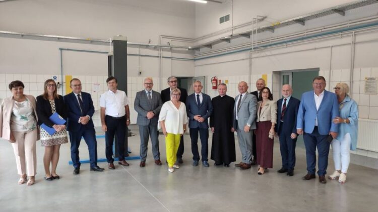Uroczyste otwarcie warsztatów szkolnych w Zespole Szkół w Iwoniczu