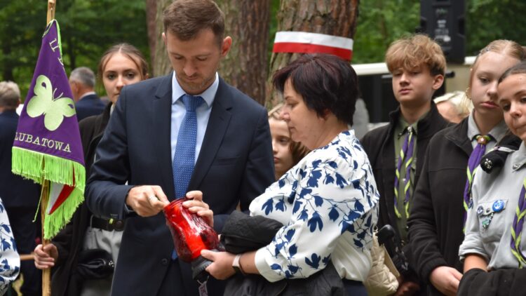 Pamięć, która zobowiązuje – hołd ofiarom Lasu Warzyckiego