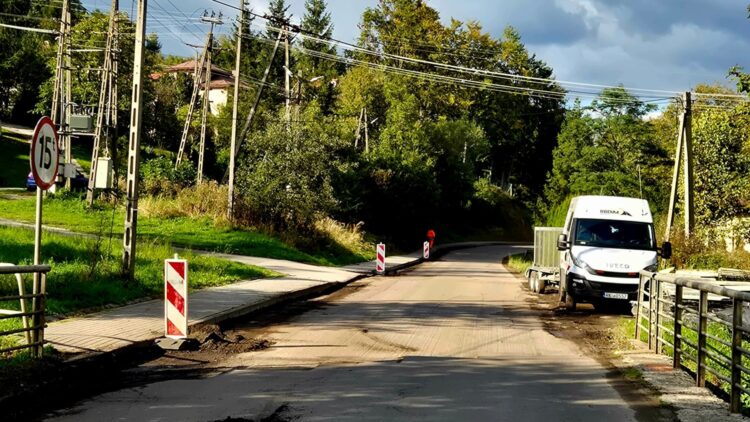 Rozpoczęła się przebudowa drogi powiatowej nr 2001R Rogi – Lubatówka – Lubatowa!