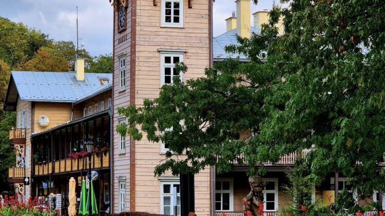 Najpiękniejsze polskie uzdrowiska na jesień! Zdrowie, relaks i spokój w rytmie złotej polskiej jesieni!