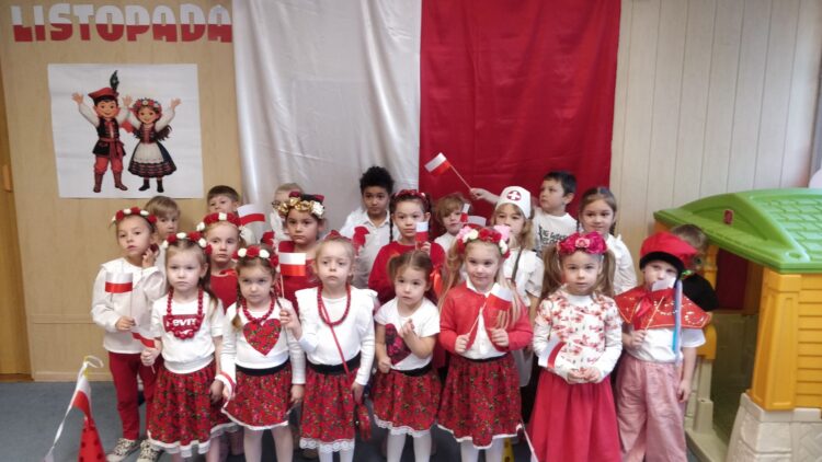 Pokaz Mody Patriotycznej – z dumą w biało – czerwonych barwach !