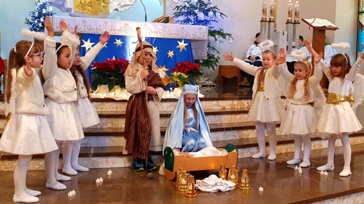 Wzruszający występ jasełkowy przedszkolaków w kościele