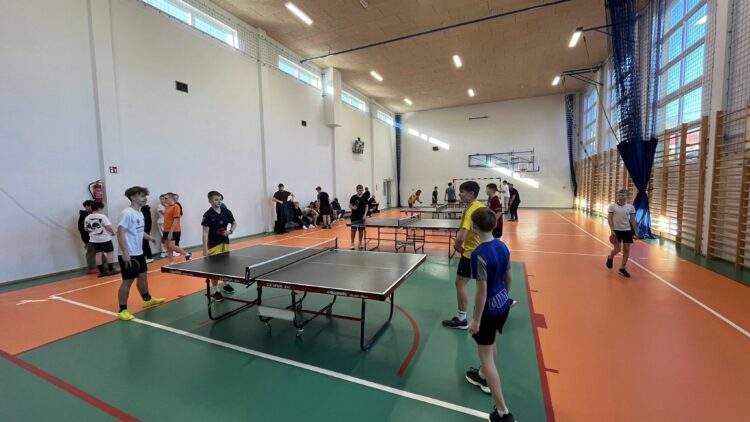 Sportowe emocje w Lubatówce! Gminne eliminacje w tenisie stołowym za nami!