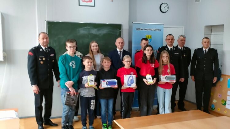 MŁODZIEŻ ZAPOBIEGA POŻAROM