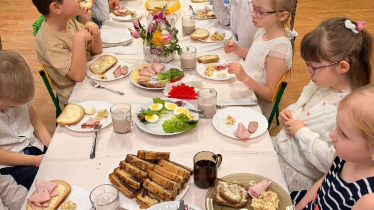 Wielkanocne Spotkanie przy Świątecznym Stole