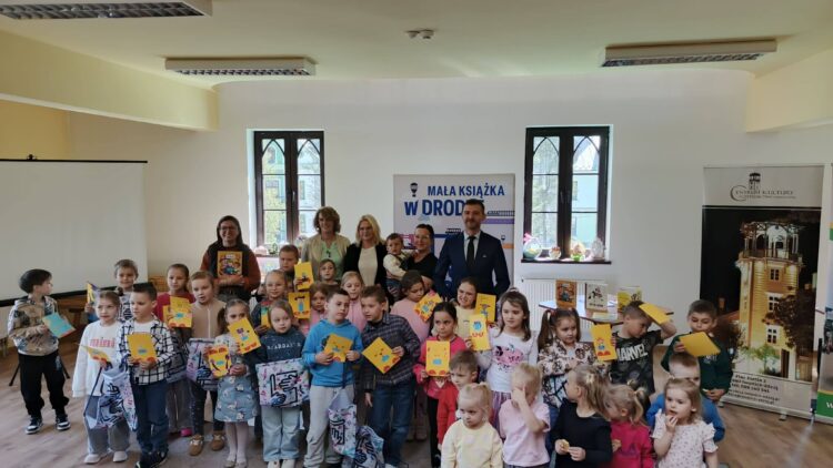 Książki od najmłodszych lat uczą, rozwijają wyobraźnię i pomagają odkrywać świat